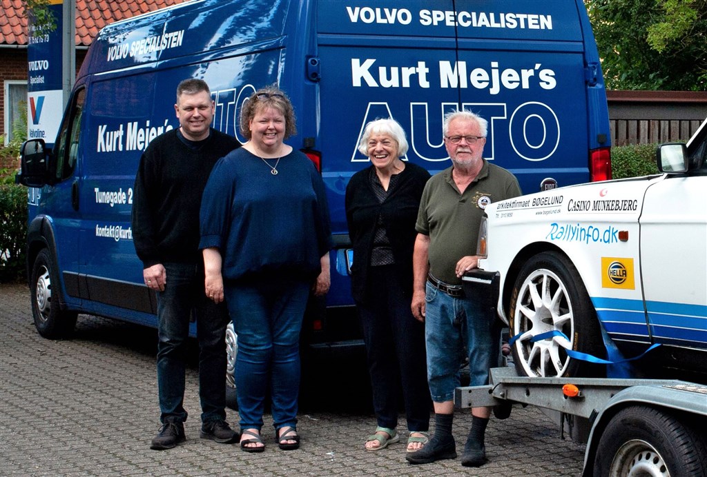 Det bliver i familien: Heino og Kurt Mejer er Danmarks bedste team i hillclimb, hustruerne Linda og Anette styrer alt det praktiske lige fra en kop kaffe til teamets økonomi.
(Foto: Michael Eisenberg)